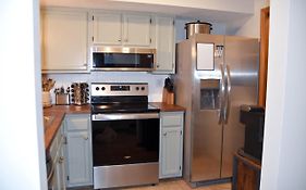 Cozy Mountain Getaway! Mountain Views! 2 Bed, 2 Bath, Sleeps 6