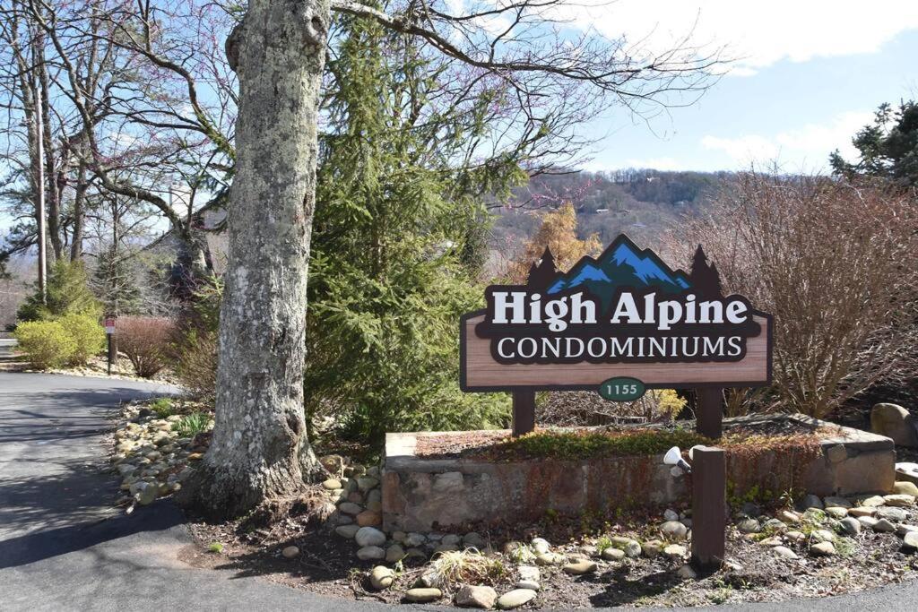 Cozy Mountain Getaway! Mountain Views! 2 Bed, 2 Bath, Sleeps 6 Apartment Gatlinburg Exterior photo