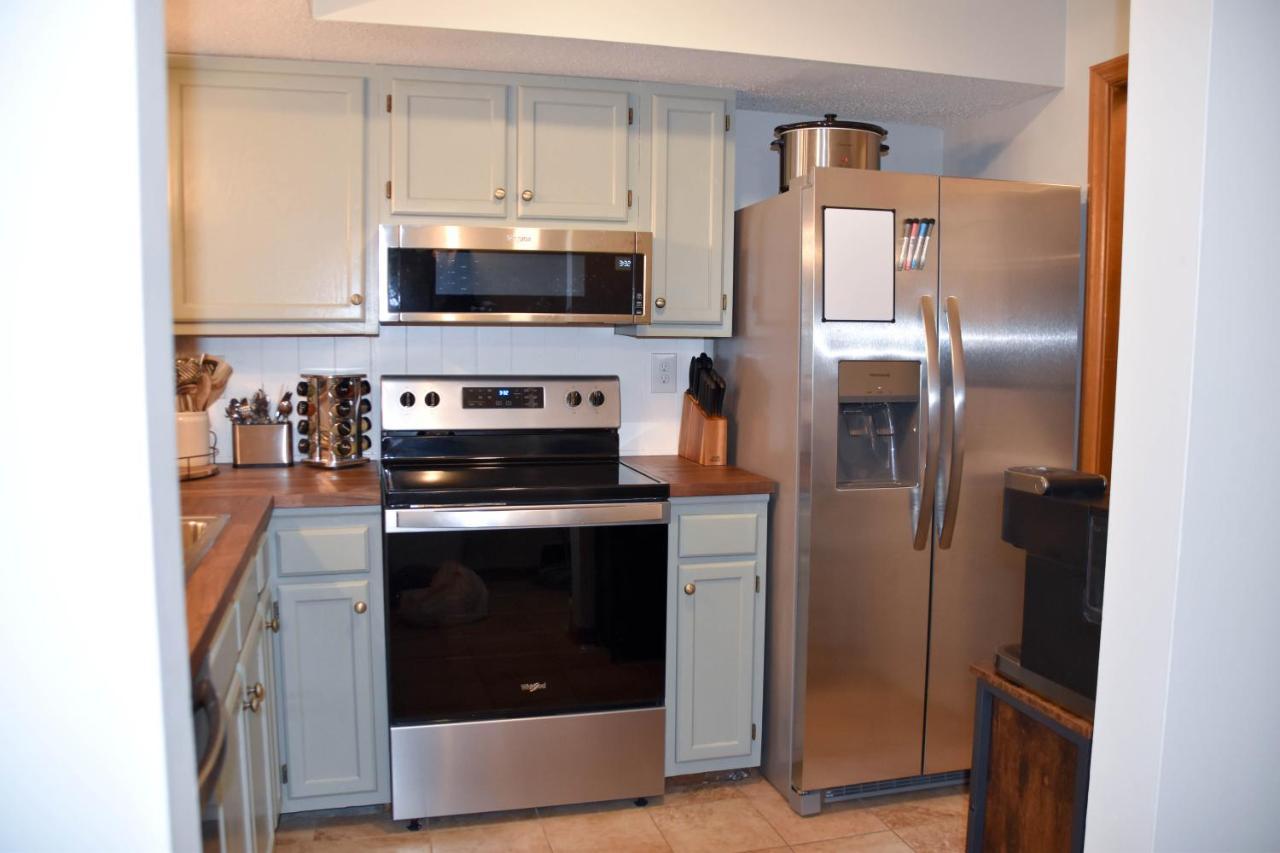 Cozy Mountain Getaway! Mountain Views! 2 Bed, 2 Bath, Sleeps 6 Apartment Gatlinburg Exterior photo