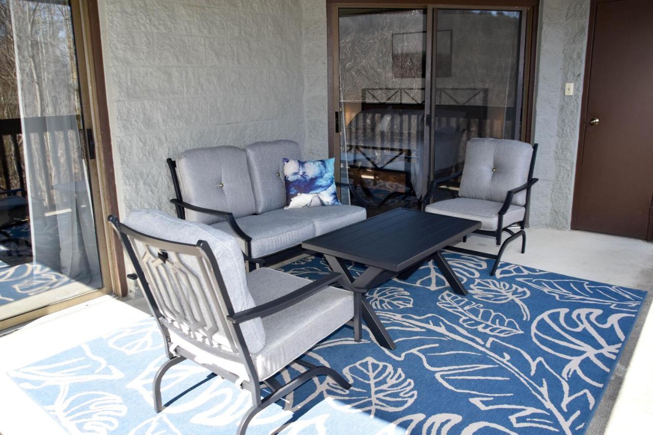 Cozy Mountain Getaway! Mountain Views! 2 Bed, 2 Bath, Sleeps 6 Apartment Gatlinburg Exterior photo