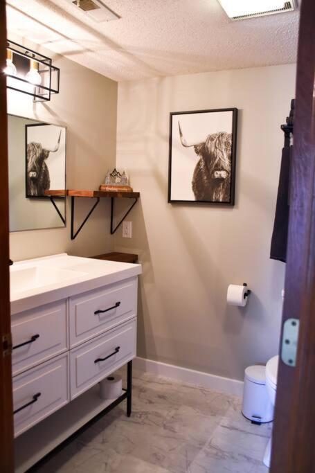 Cozy Mountain Getaway! Mountain Views! 2 Bed, 2 Bath, Sleeps 6 Apartment Gatlinburg Exterior photo