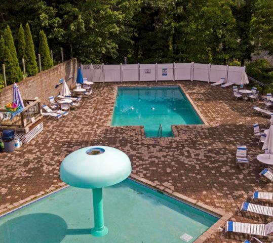 Cozy Mountain Getaway! Mountain Views! 2 Bed, 2 Bath, Sleeps 6 Apartment Gatlinburg Exterior photo